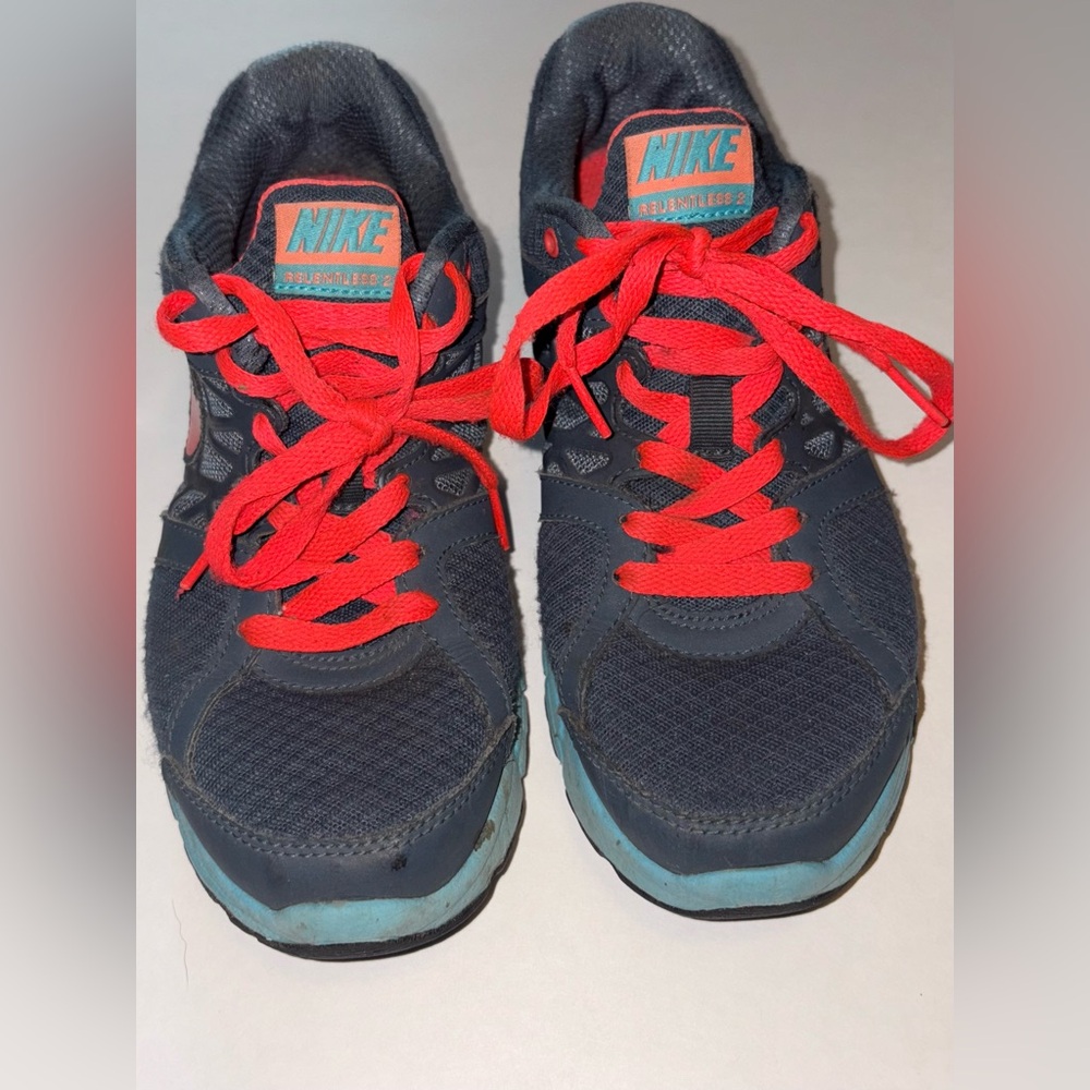 Nike Relentless 2 Women’s Sneakers Size 7.5